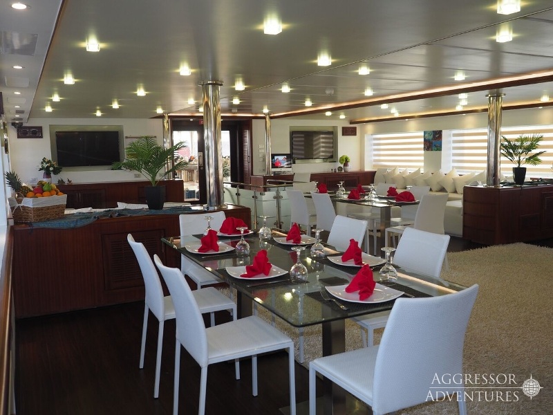 Restaurantbereich Tauchboot Oman Aggressor