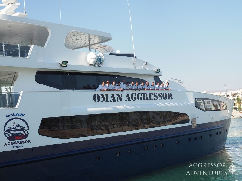 Tauchsafariboot Oman Aggressor mit Crew