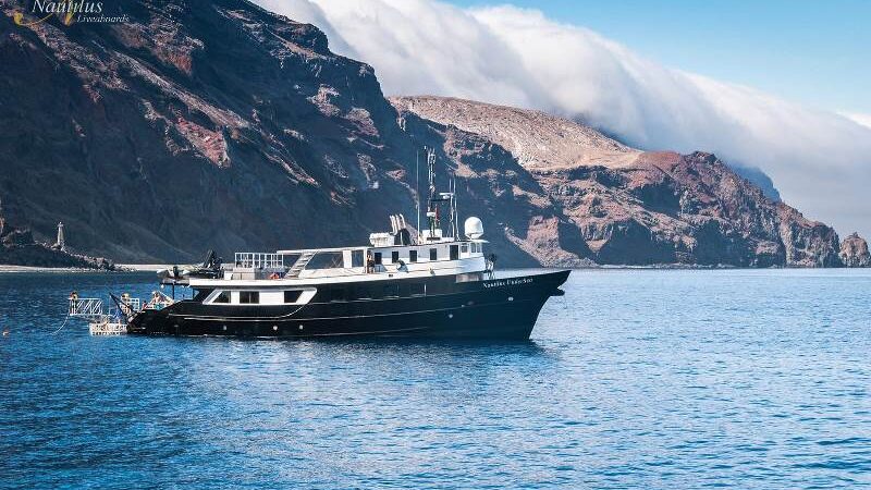 Schrägansicht Tauchsafarischiff Nautilus Under Sea