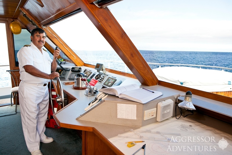 brücke-galapagos-aggressor Brücke Tauchyacht Galapagos Aggressor