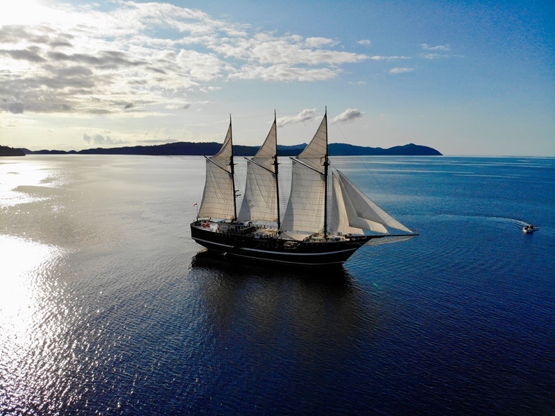 Blaues Meer Tauchboot Dewi Nusantara
