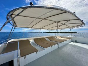 Sonnendeck Tauchyacht Amba