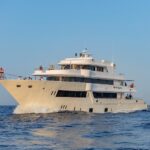 Frontansicht Tauchyacht Red Sea Explorer