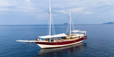 Seitansicht Tauchsafariyacht EcoPro Duyung Baru