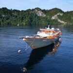 Frontansicht Tauchsafariyacht Emperor Harmoni