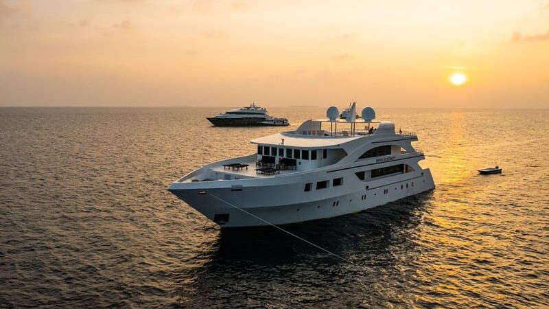 serenity-im-sonnenuntergang-emperor-serenity Sonnenuntergang Tauchschiff Emperor Serenity