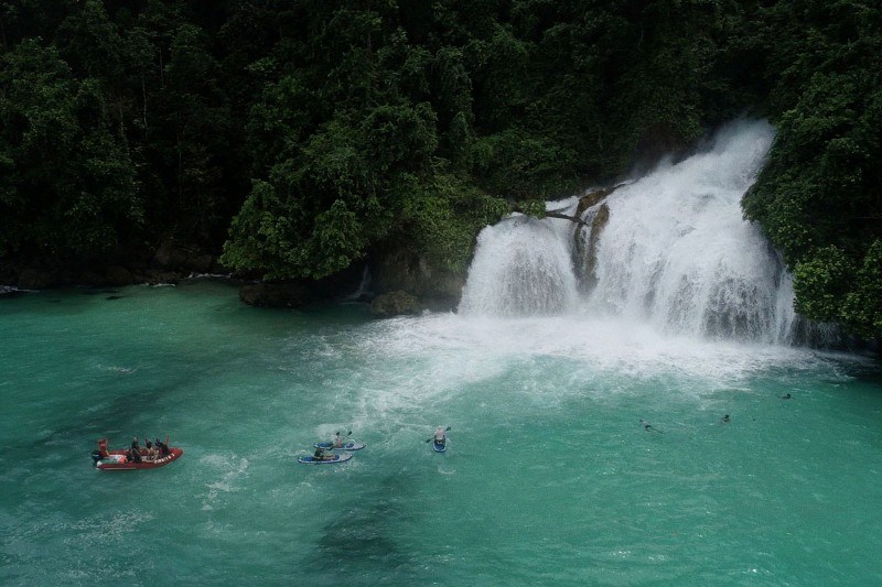 sup-kaimana-wasserfall-pindito
