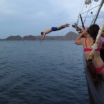 Sprung ins Nass Tauchsafariyacht Carpe Diem Phinisi