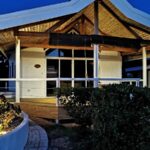 Nacht Ocean Front Kawayan Holiday Resort