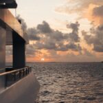 Sonne Wolken Tauchsafarischiff White Pearl