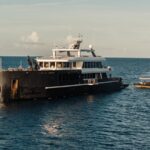 Schräge Frontansicht Tauchsafarischiff Black Pearl