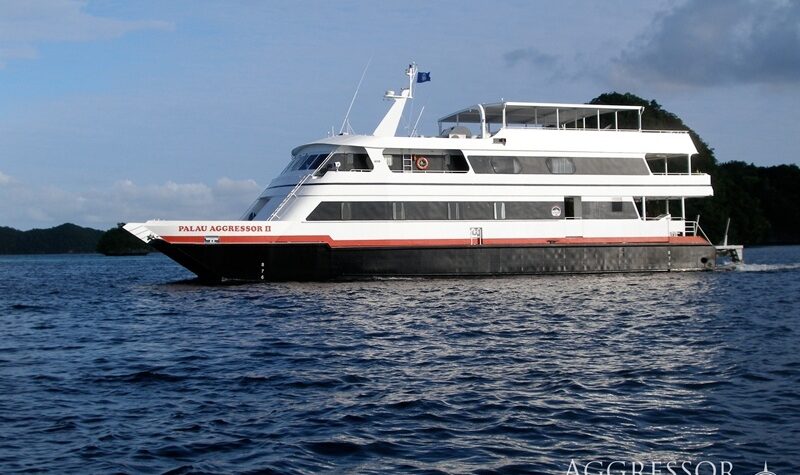 schiff-seite-palau-aggressor-ii Tauchyacht Palau Aggressor II