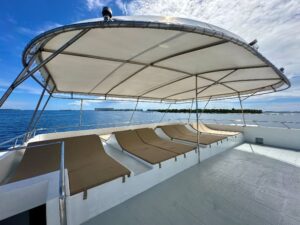 Sonnendeck Tauchsafariyacht Amba