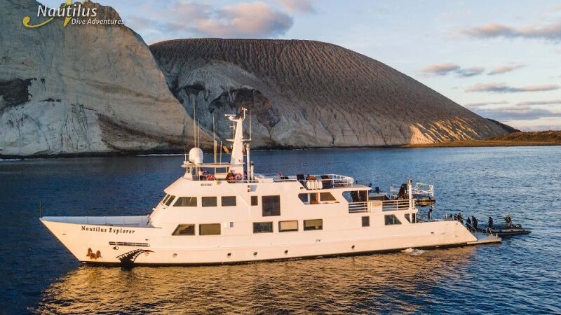 Seitansicht Safariboot Nautilus Explorer