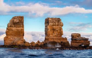 Darwin's Pillars Safariyacht Galapagos Sky