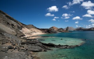Pinnacle Rock Isla Bartolome Safarischiff Galapagos Sky