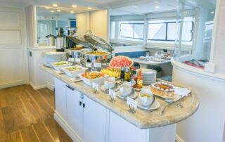 Mittagessen Safariboot Galapagos Sky