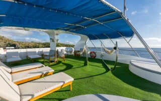 Sonnendeck Tauchsafarischiff Galapagos Sky