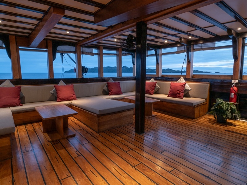briefing-lounge-2-amira Briefing Lounge Safariyacht Amira