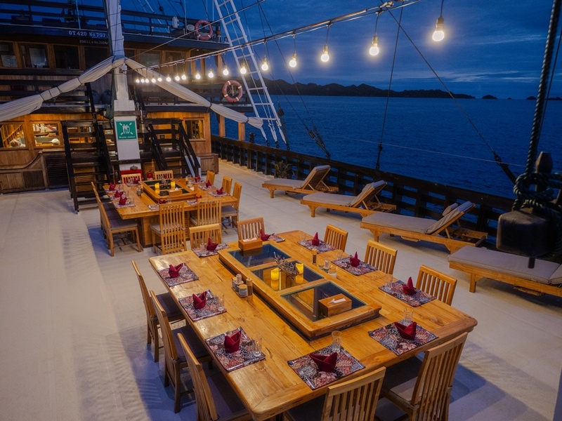 outdoor-restaurant-hauptdeck-0-amira Outdoor-Restaurant HD Safariyacht Amira