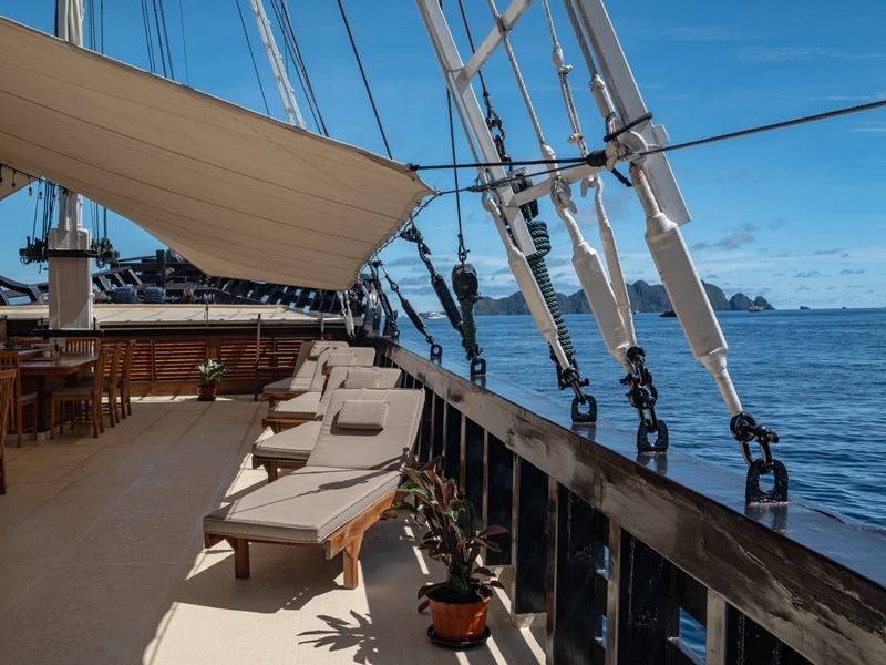 outdoor-restaurant-liegen-hauptdeck-amira Outdoor-Restaurant HD Tauchsafariyacht Amira