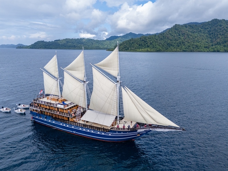 schiff-draufsicht-amira Safarischiff Amira