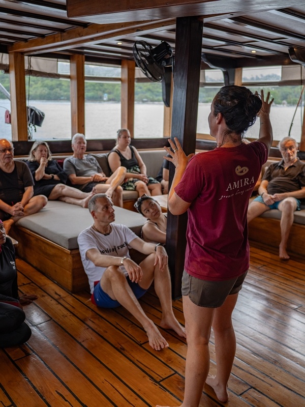 tauch-briefing-1-amira Tauchbriefing Tauchschiff Amira