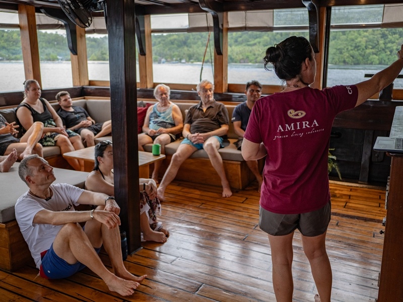 tauch-briefing-3-amira Tauchbriefing Tauchsafariboot Amira